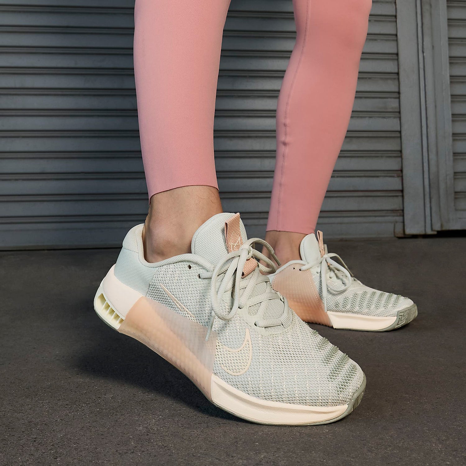 Woman Shoes for CrossFit Nike Metcon 9 - white pink