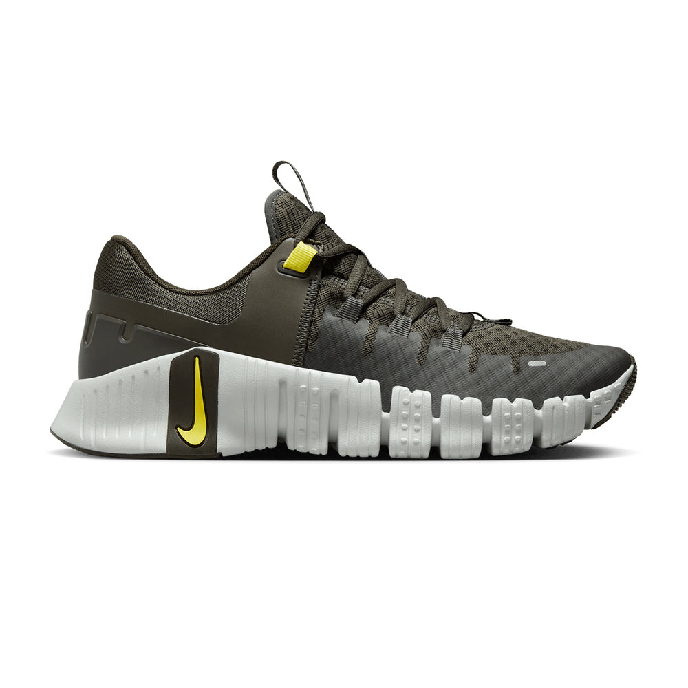 
            
                Load image into Gallery viewer, Men&amp;#39;s Nike Free Metcon 5 Sequoia / High Voltage / Light Silver
            
        