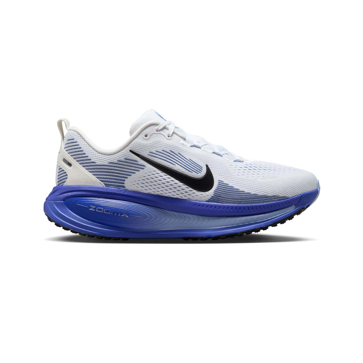 nike vomero 18 running shoe in white and blue color