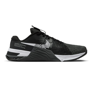 
            
                Load image into Gallery viewer, Nike Metcon 8 men&amp;#39;s training shoe in black
            
        